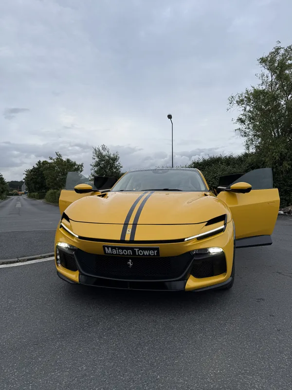 Ferrari Purosangue jaune